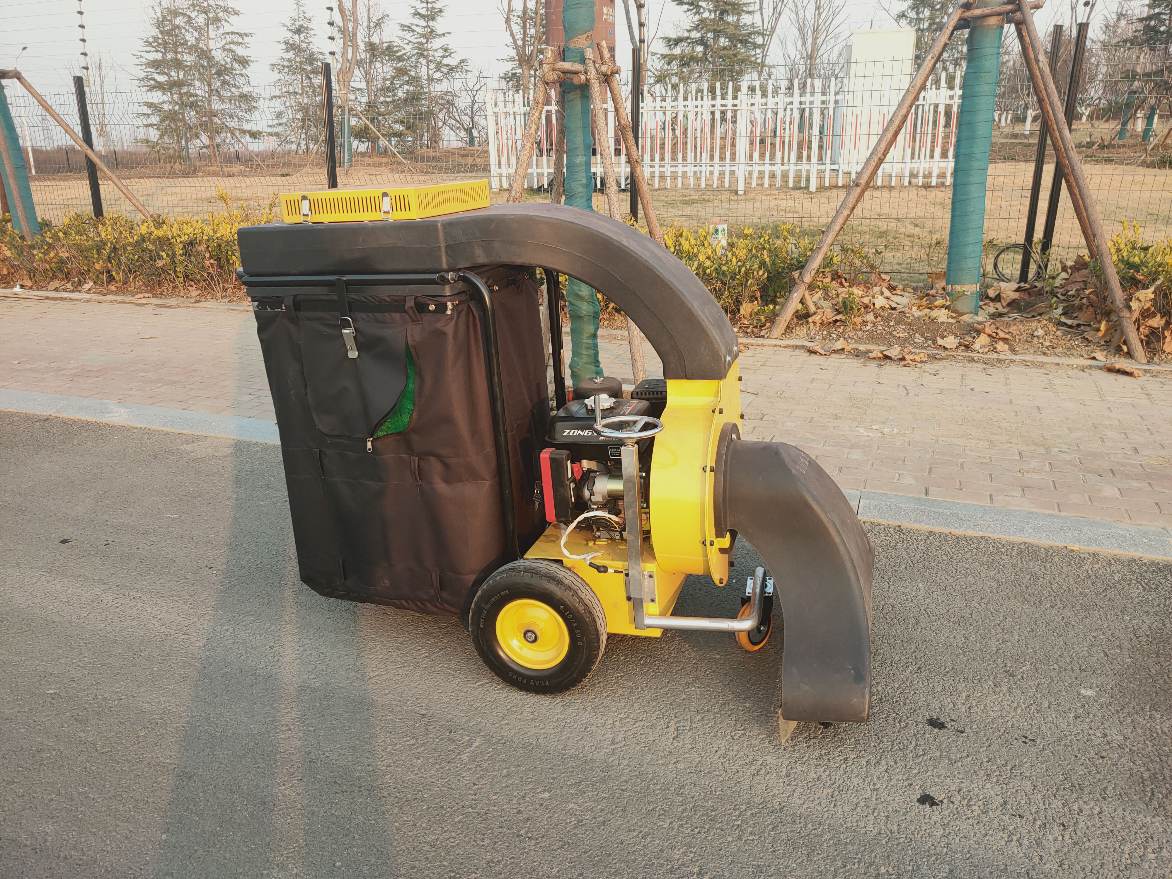 Self Propelled Engine Powered  - مراجعة Outdoor Power Vacuum وسعره