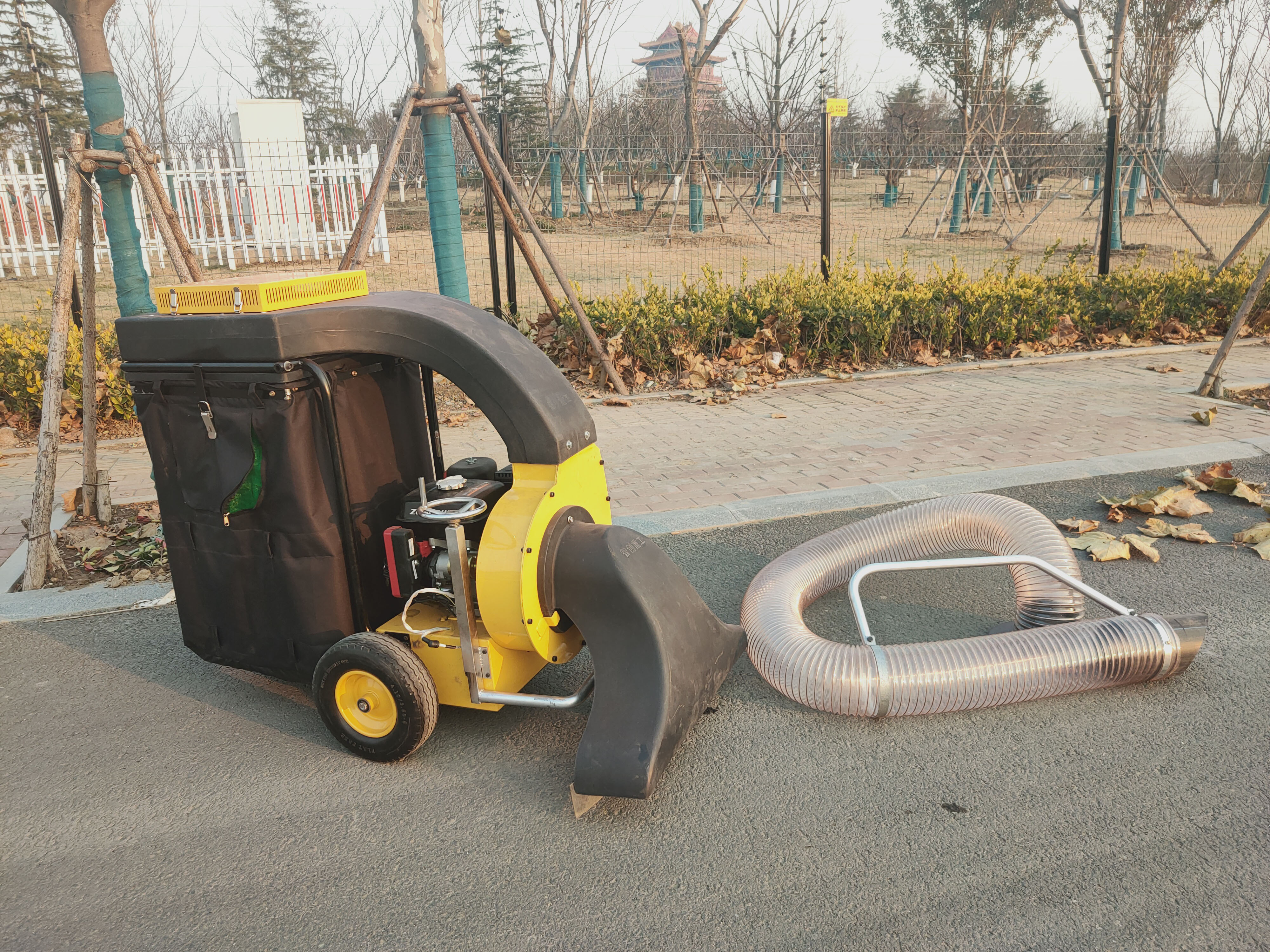 Self Propelled Engine Powered  - مراجعة Outdoor Power Vacuum وسعره